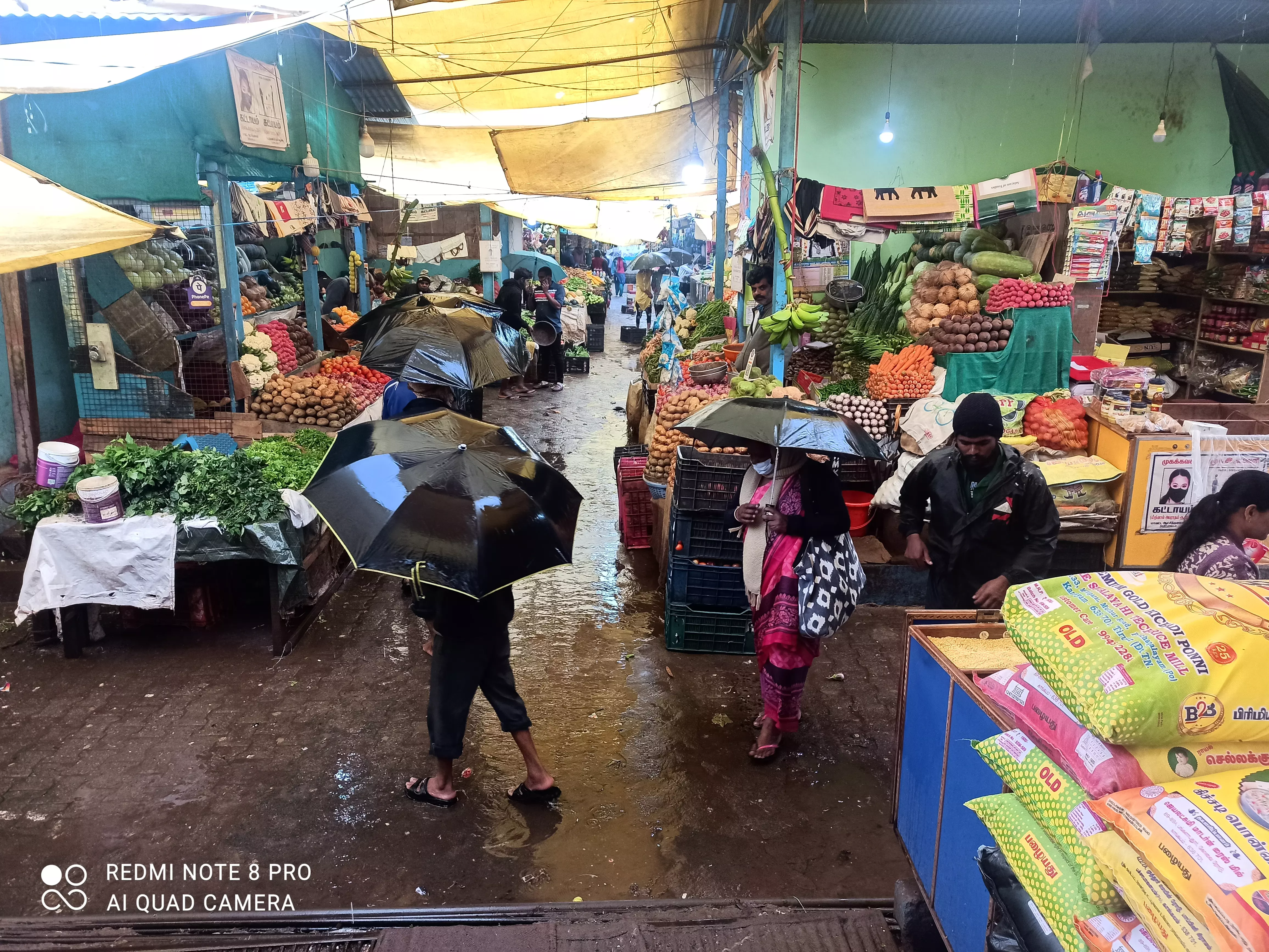 சீரமைக்கப்படாத மேற்கூரை சீரமைக்கப்படாத மேற்கூரை