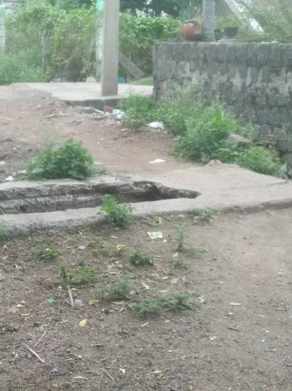 சேதமான வாய்க்கால் பாலம்