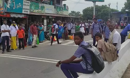 பயணிகள் நிழற்குடை தேவை