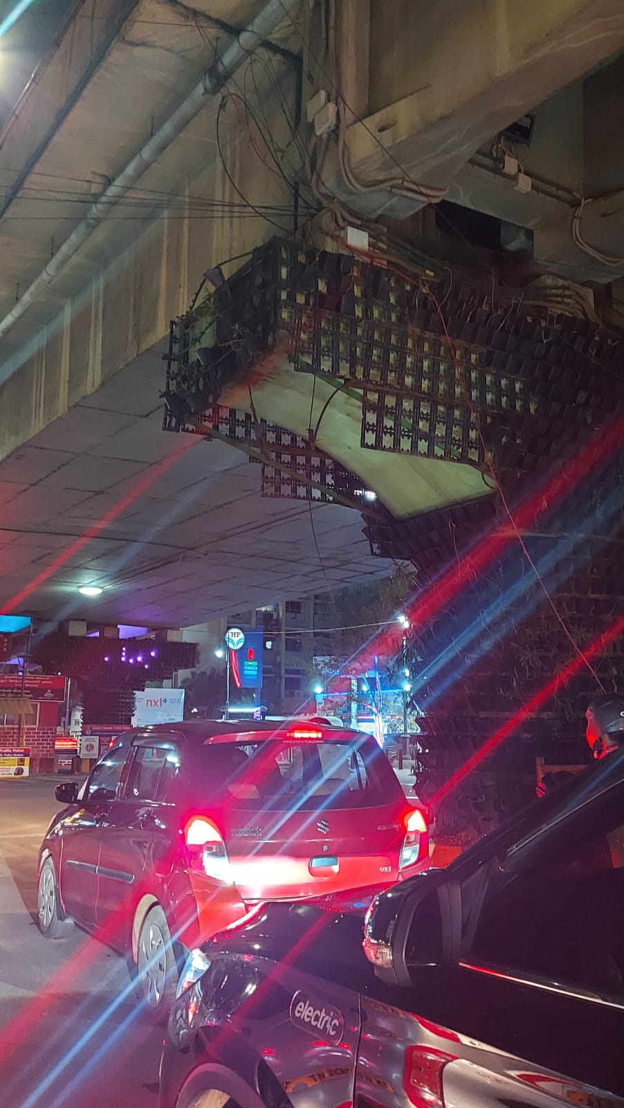 காலி பூந்தொட்டிகள் அகற்றப்படுமா?