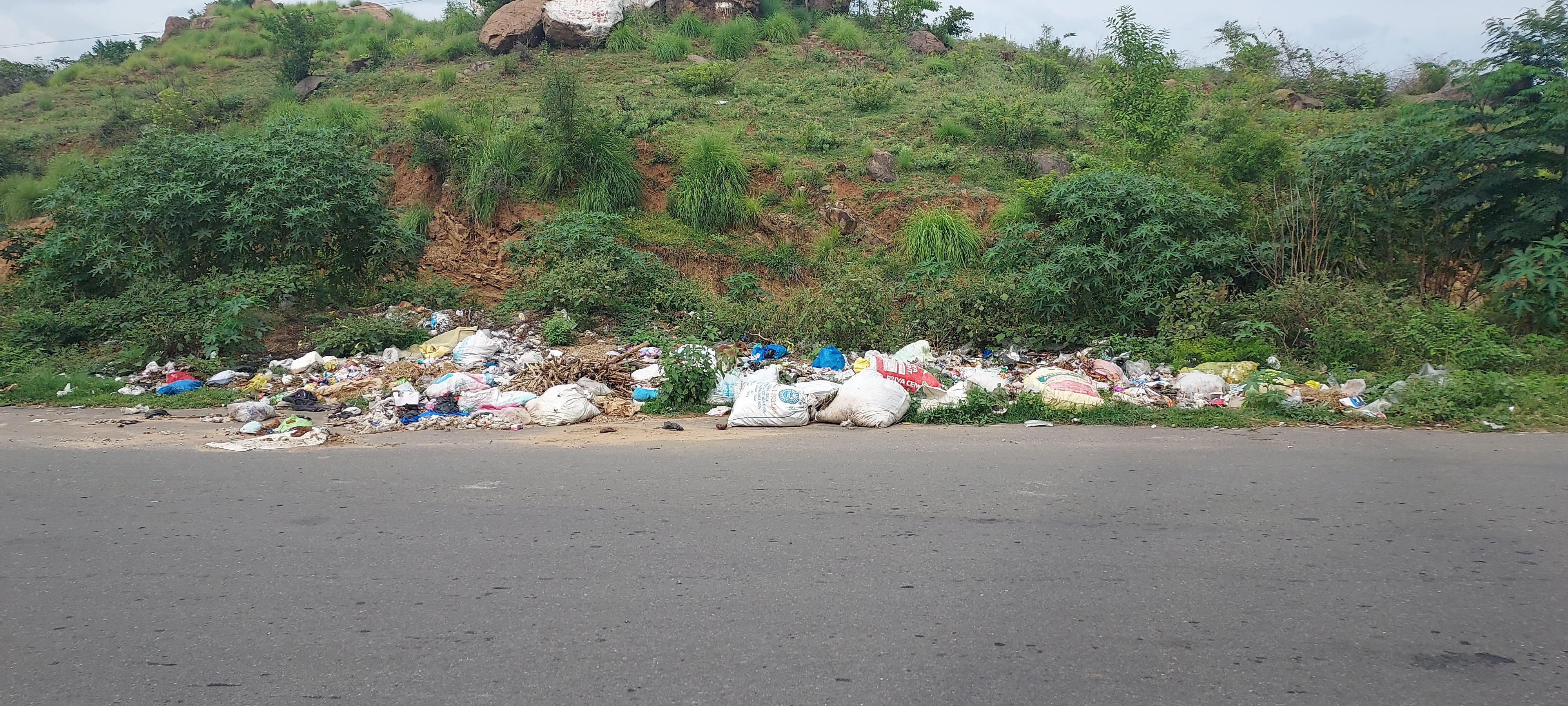 குப்பைகளை கொட்டுவோர் மீது நடவடிக்கை