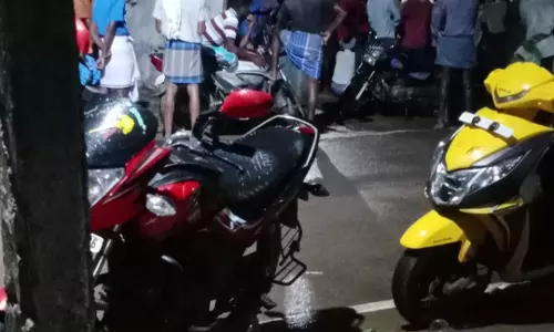 மதுக்கடை இடமாற்றம் செய்ய வேண்டும் மதுக்கடை இடமாற்றம் செய்ய வேண்டும்