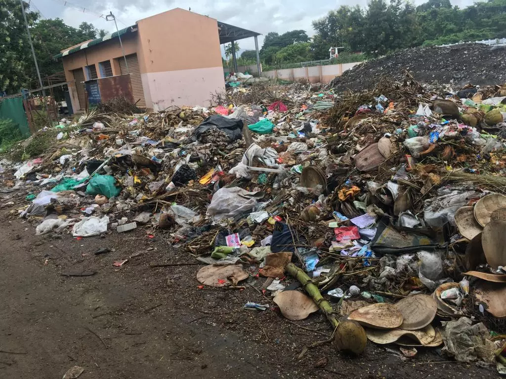 குப்பைகளை அகற்ற வேண்டும்