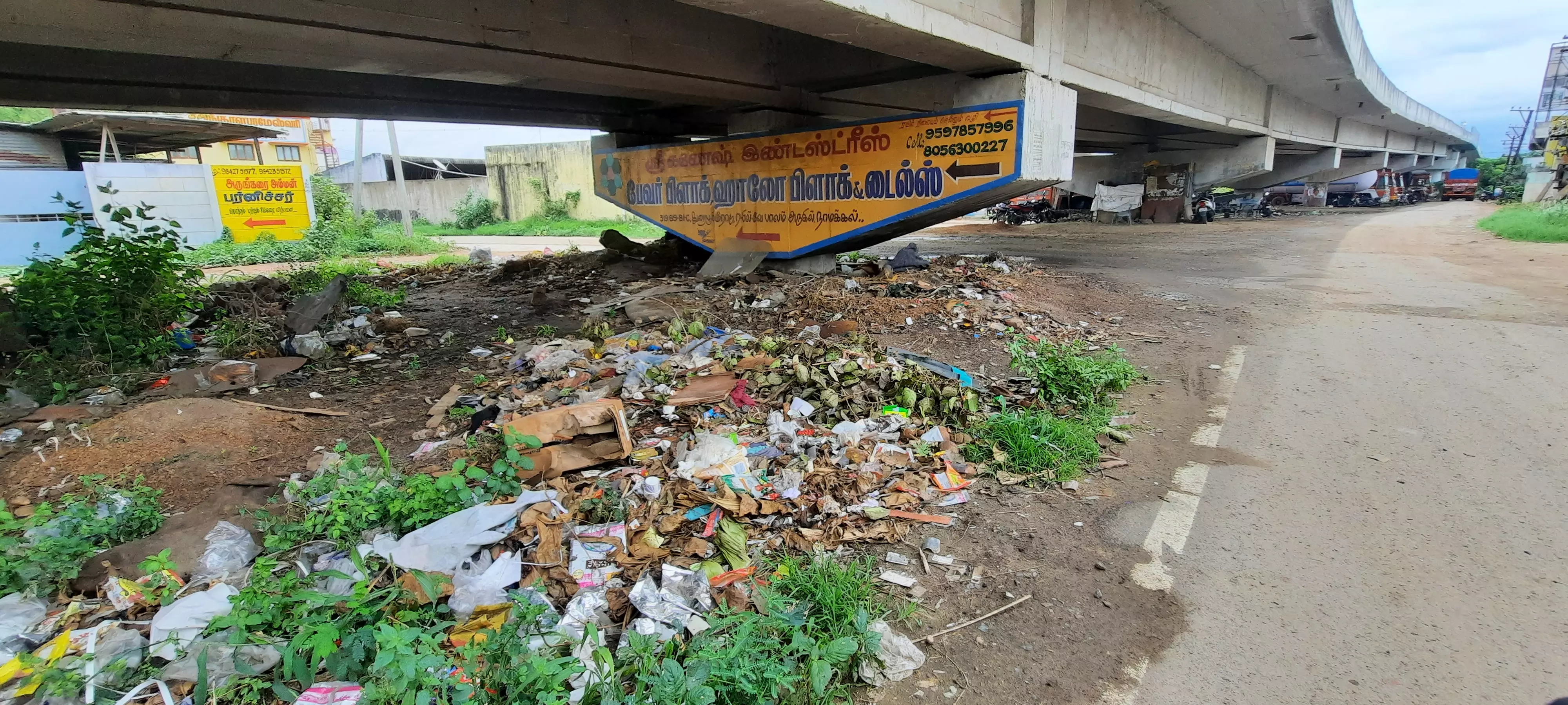 குப்பைகளை அகற்ற வேண்டும்