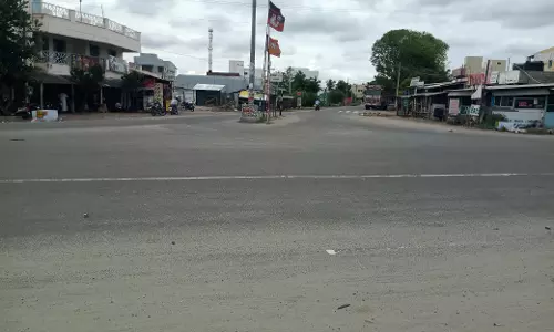 ரவுண்டானா அமைக்க வேண்டும்