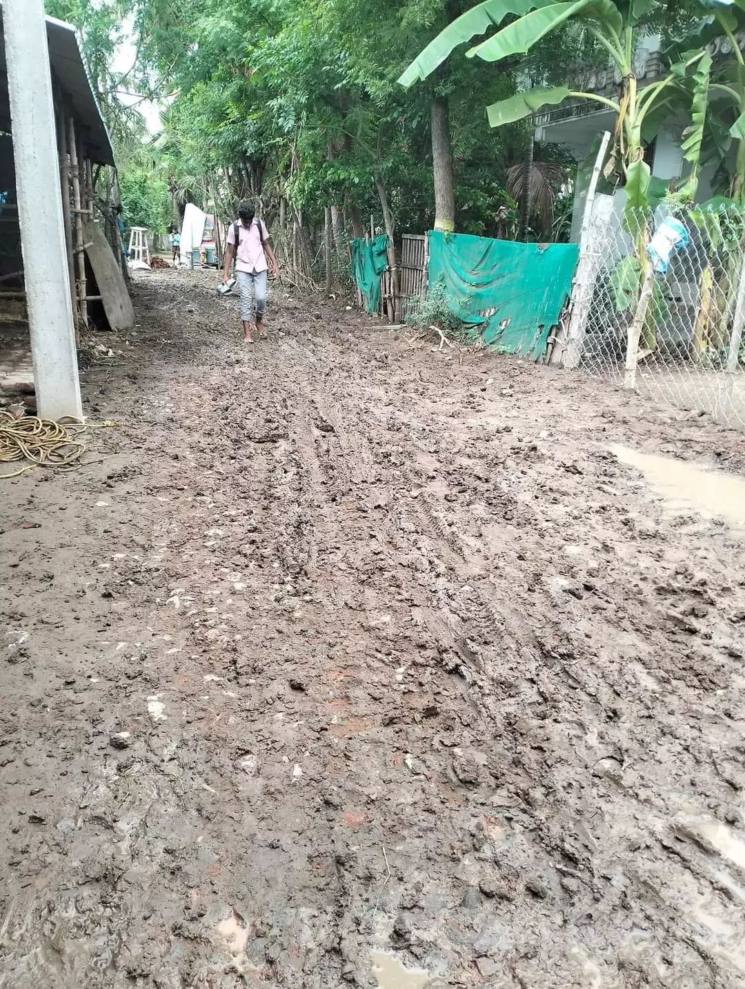 தார்ச்சாலை வசதி வேண்டும்