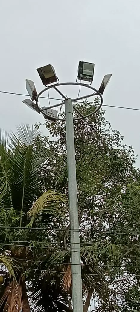 பழுதடைந்த மின் விளக்குகள்