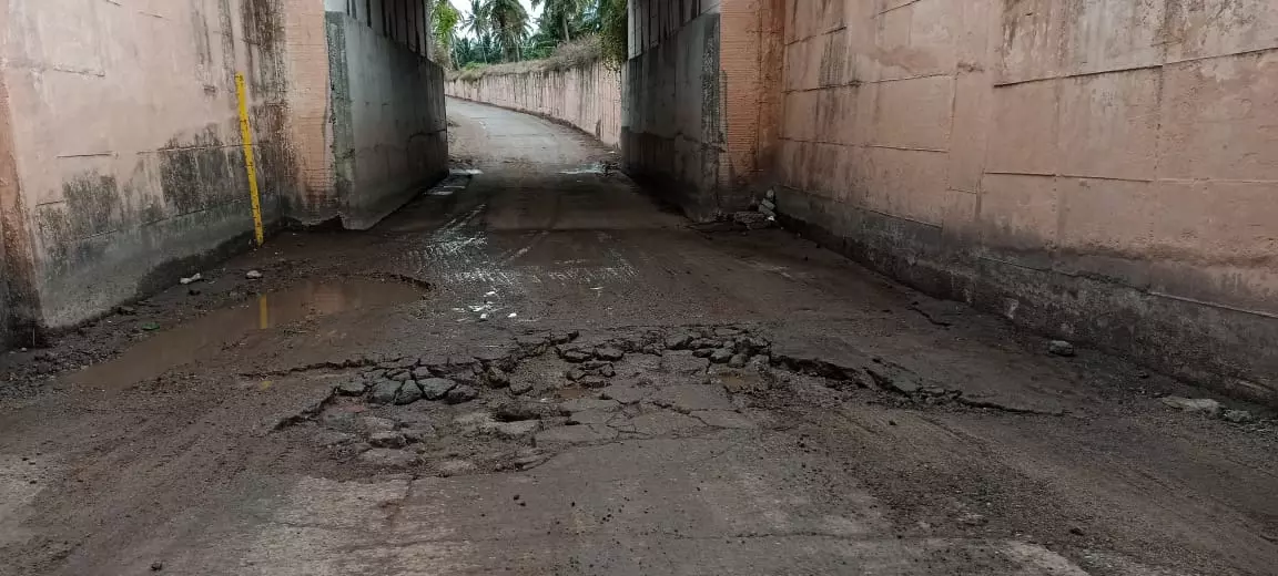 சாலை சேதம் சாலை சேதம்