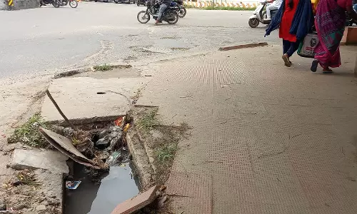 திறந்து கிடக்கும் சாக்கடை கால்வாய்