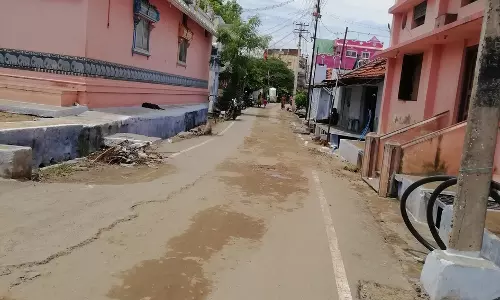 பழுதடைந்த ரோடு பழுதடைந்த ரோடு