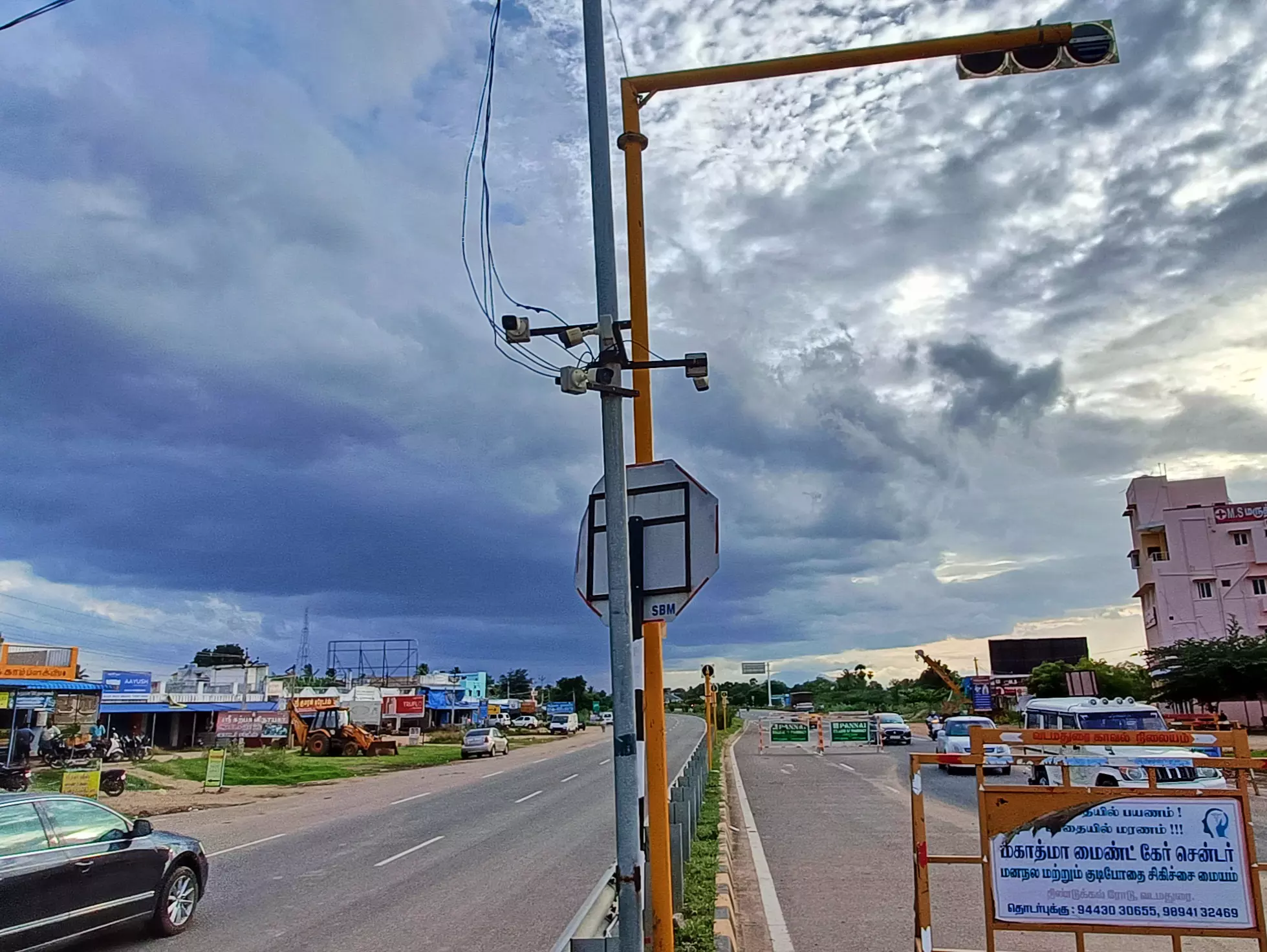 பழுதடைந்த கண்காணிப்பு கேமராக்கள் பழுதடைந்த கண்காணிப்பு கேமராக்கள்