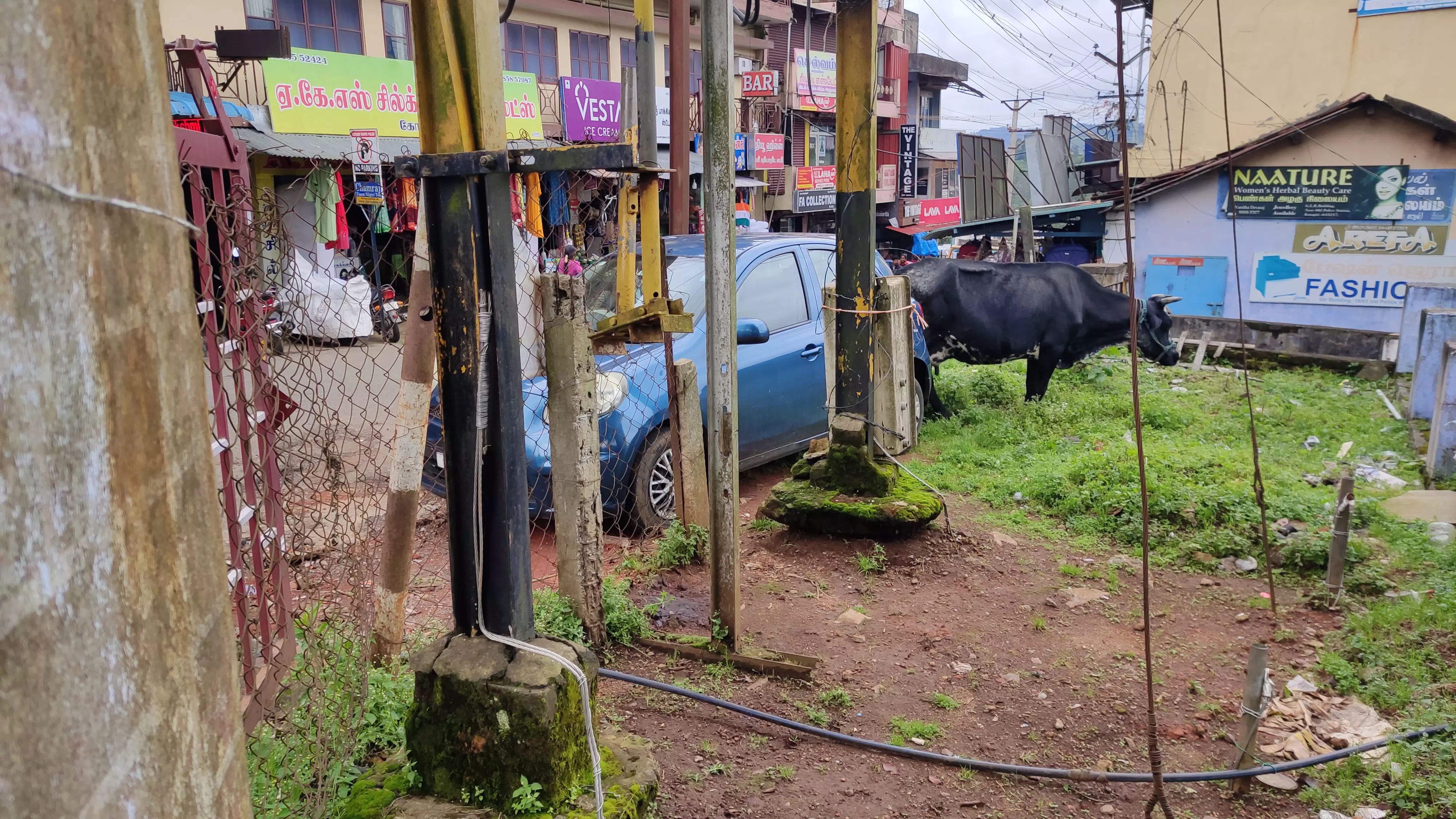 வலுவிழந்த மின்மாற்றி கம்பம்