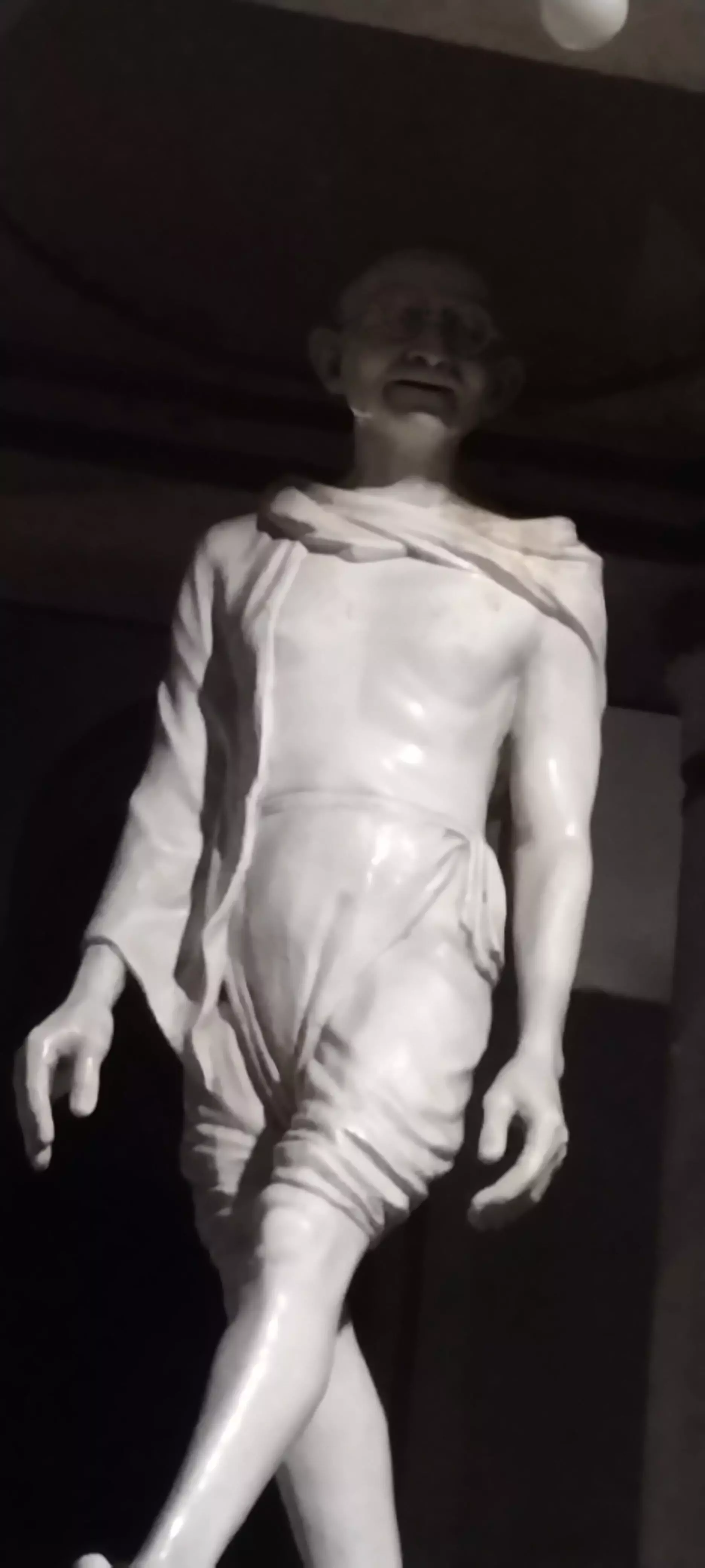 காந்தி மண்டபத்தில் மின்விளக்கு எாியுமா? காந்தி மண்டபத்தில் மின்விளக்கு எாியுமா?