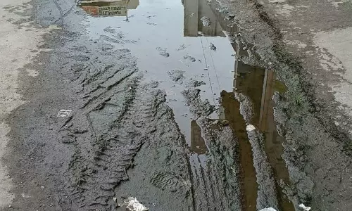 கழிவுநீர் கால்வாய் கட்டித்தர வேண்டும் கழிவுநீர் கால்வாய் கட்டித்தர வேண்டும்