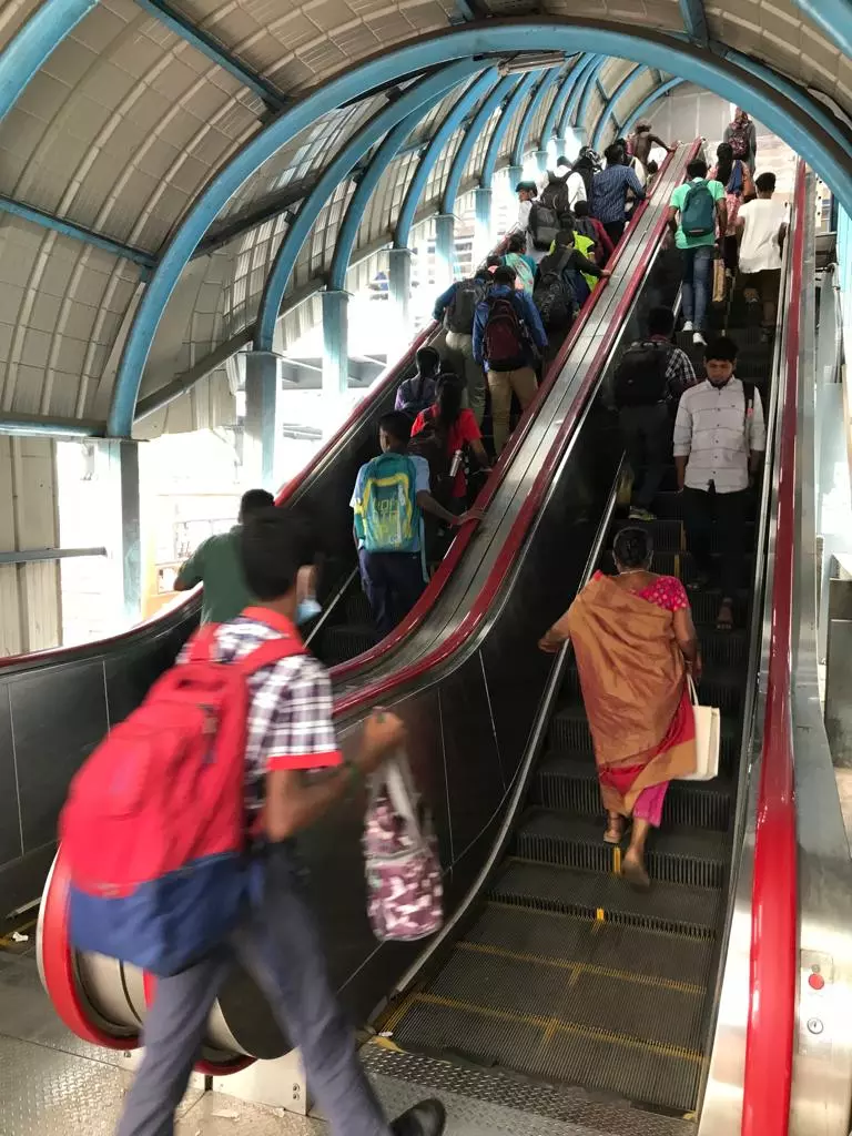 நகரும் படிக்கட்டுகள் இயங்குமா?