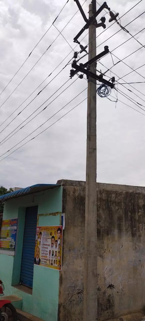 புதிய மின்கம்பம் அமைக்கப்பட்டது புதிய மின்கம்பம் அமைக்கப்பட்டது