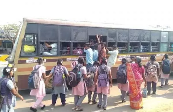 பஸ் நிறுத்தம் வேண்டும் பஸ் நிறுத்தம் வேண்டும்