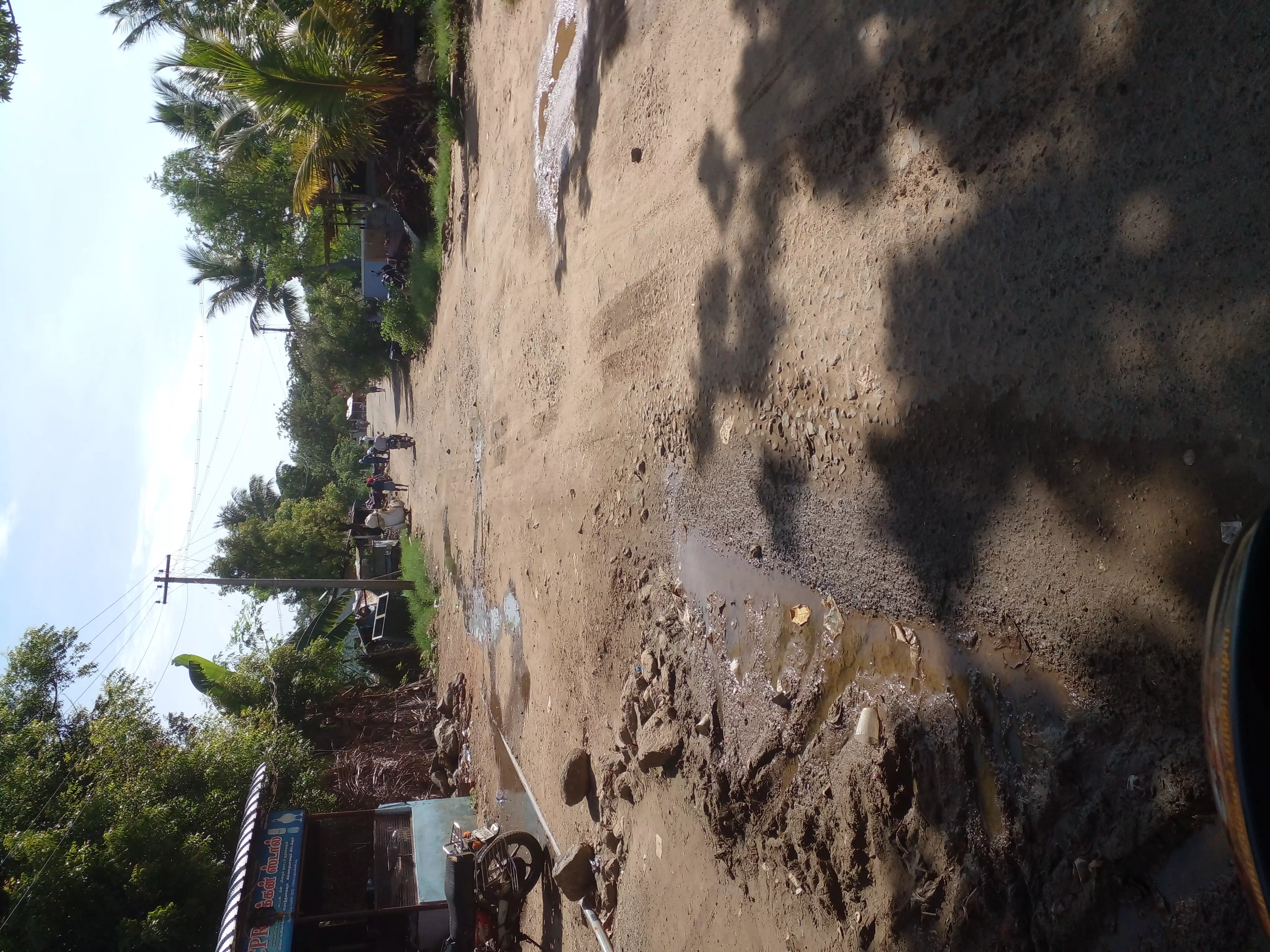 சேதமடைந்த சாலை