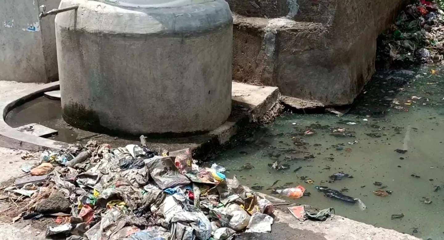 கால்வாய்களை தூர்வார வேண்டும்