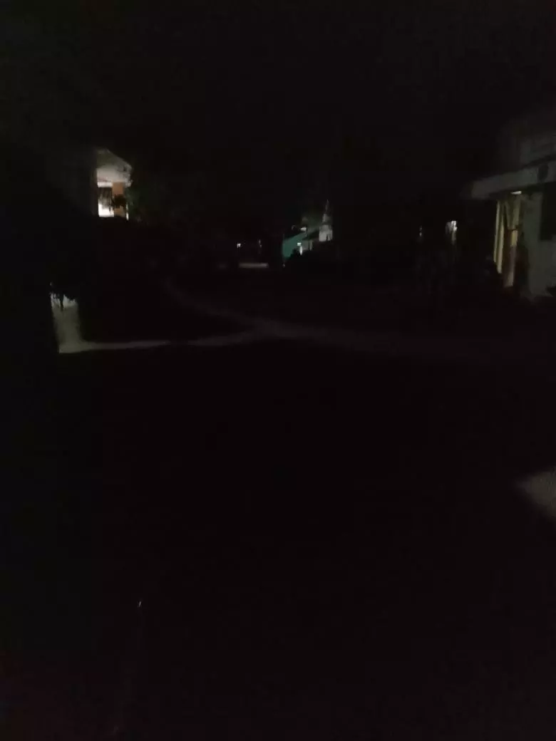 எரியாத தெரு விளக்குகள்