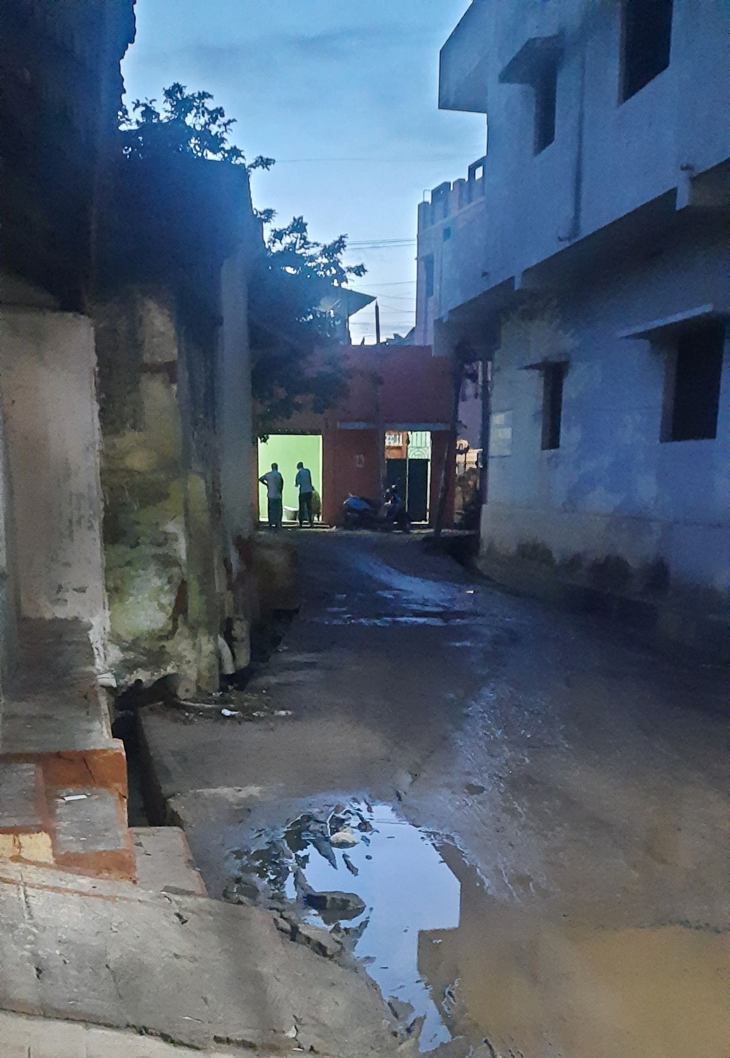 மின் விளக்கு வசதி தேவை