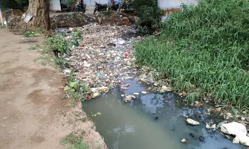 வாய்க்காலில் கலந்த கழிவுநீர்