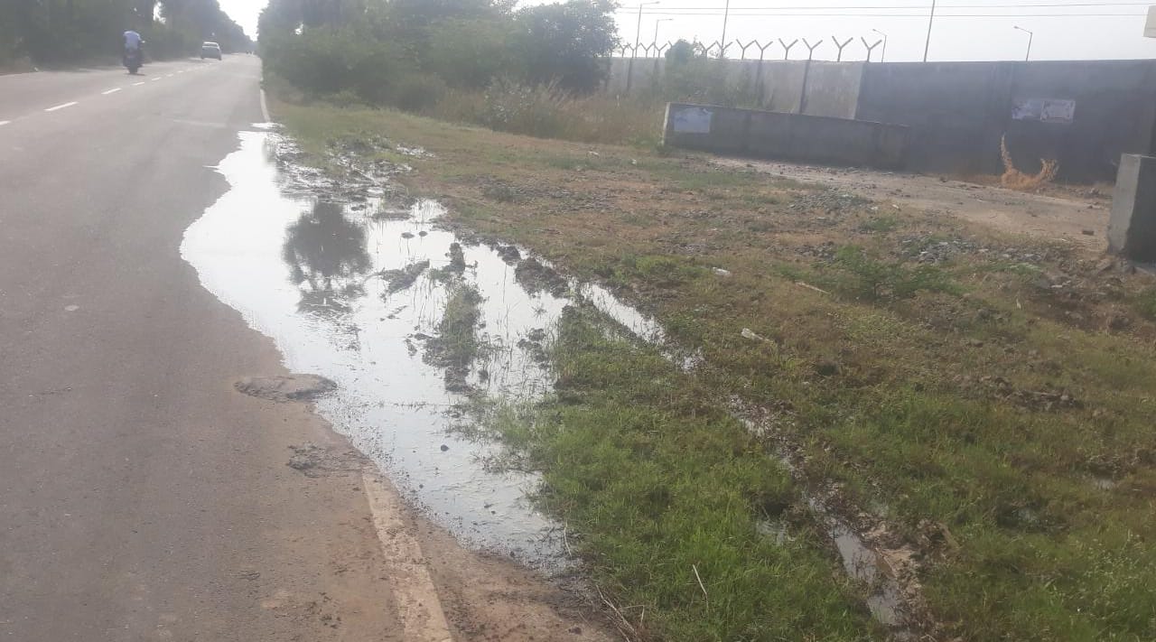 வீணாகும் குடிநீர் வீணாகும் குடிநீர்