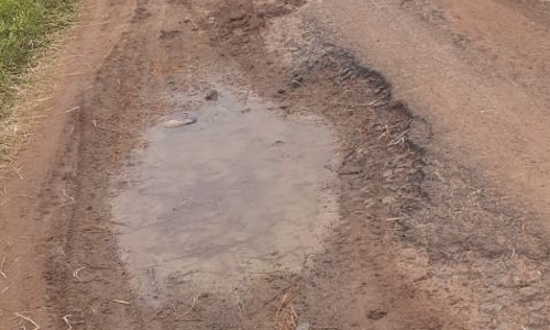 குண்டும்,குழியுமான சாலை குண்டும்,குழியுமான சாலை