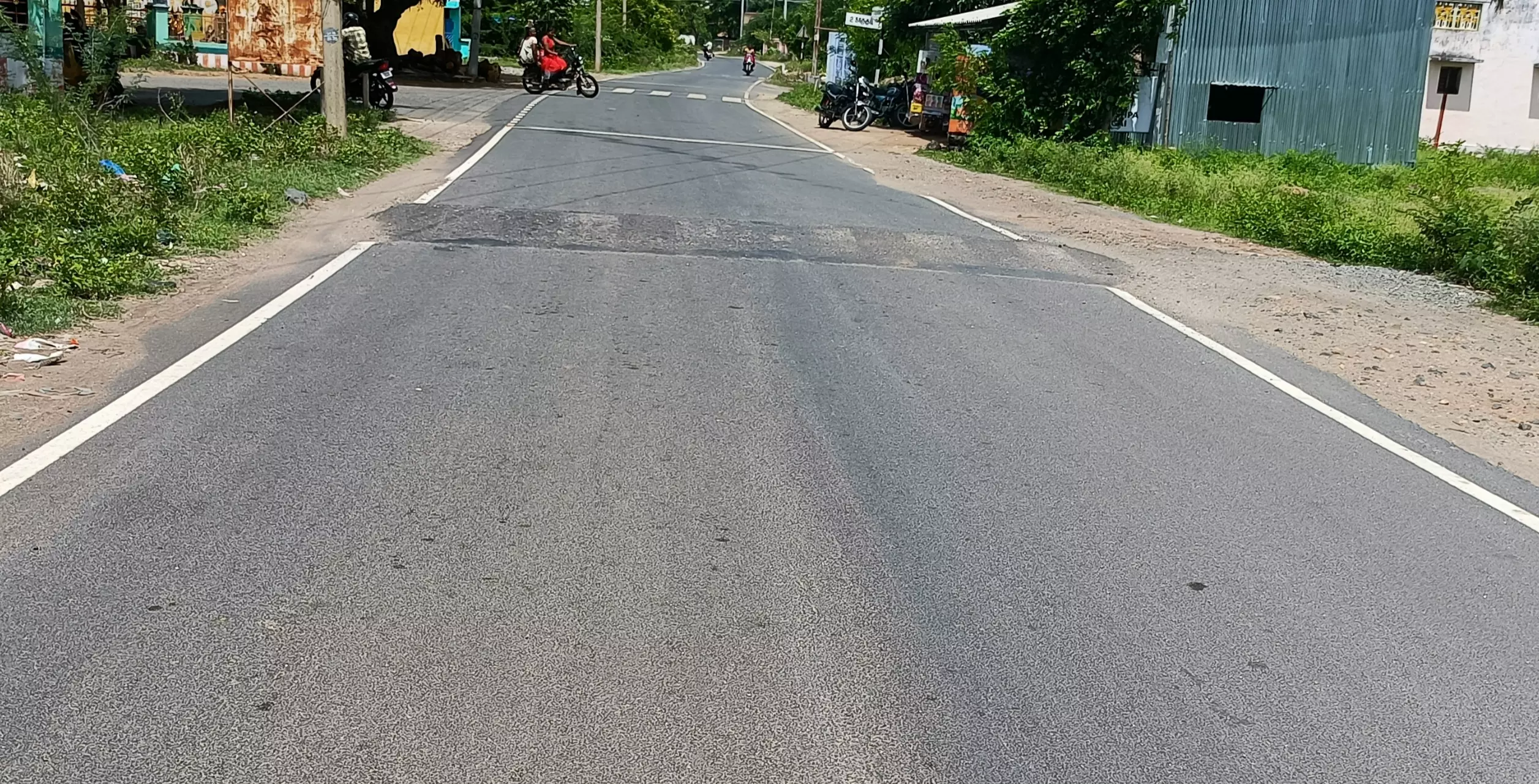 வர்ணம் பூசப்படாத வேகத்தடை வர்ணம் பூசப்படாத வேகத்தடை