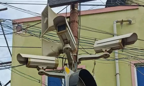 கண்காணிப்பு கேமராக்களை சீரமைக்க கோரிக்கை