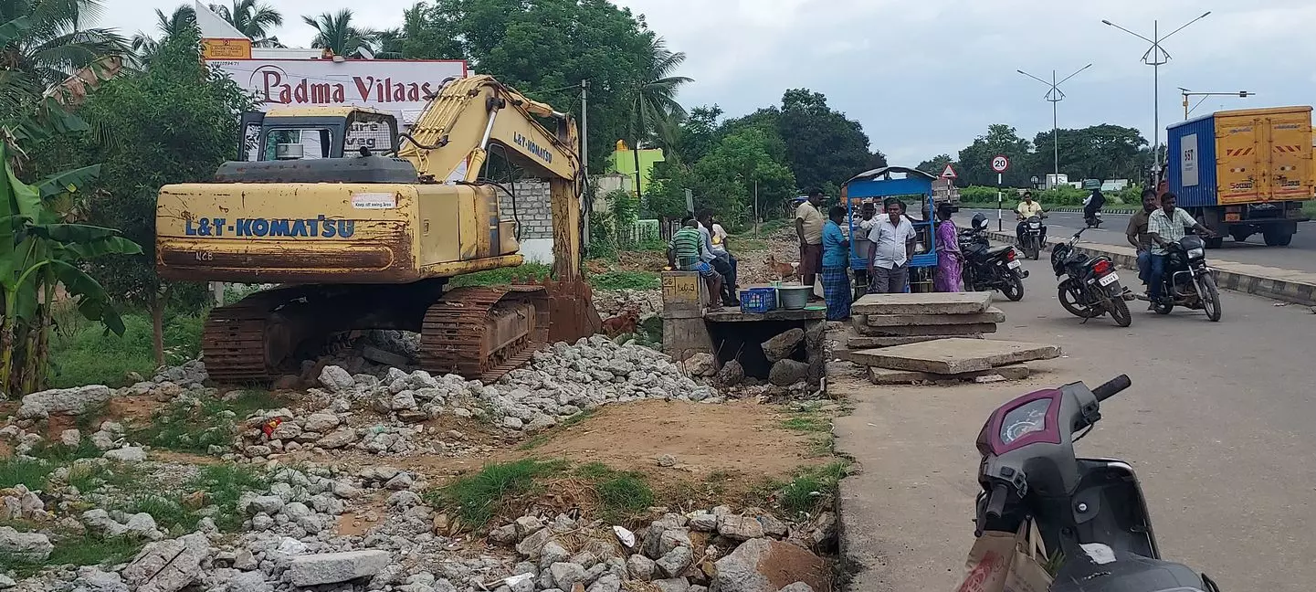 கழிவுநீர் கால்வாய் பணி விரைந்து நடக்குமா?