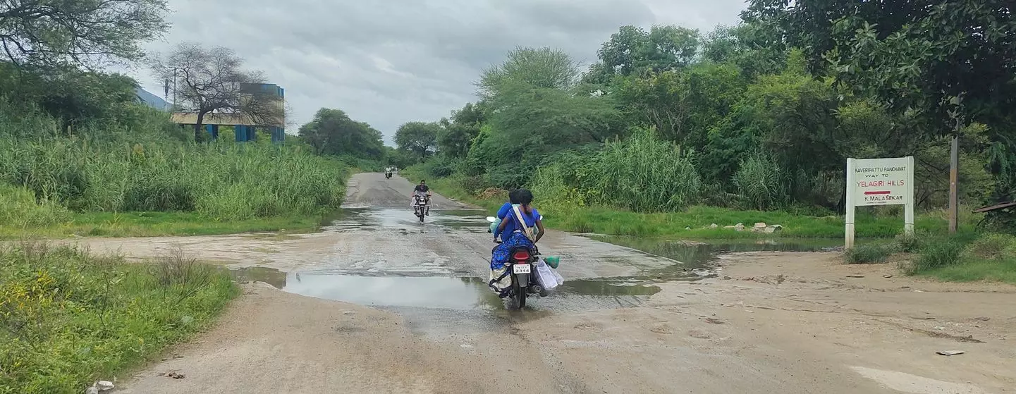 ஆற்றின் குறுக்ேக பாலம் கட்டுவாா்களா?