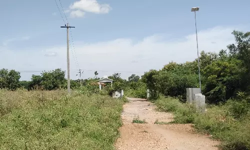 மயானத்தில் ஒளிராத விளக்கு