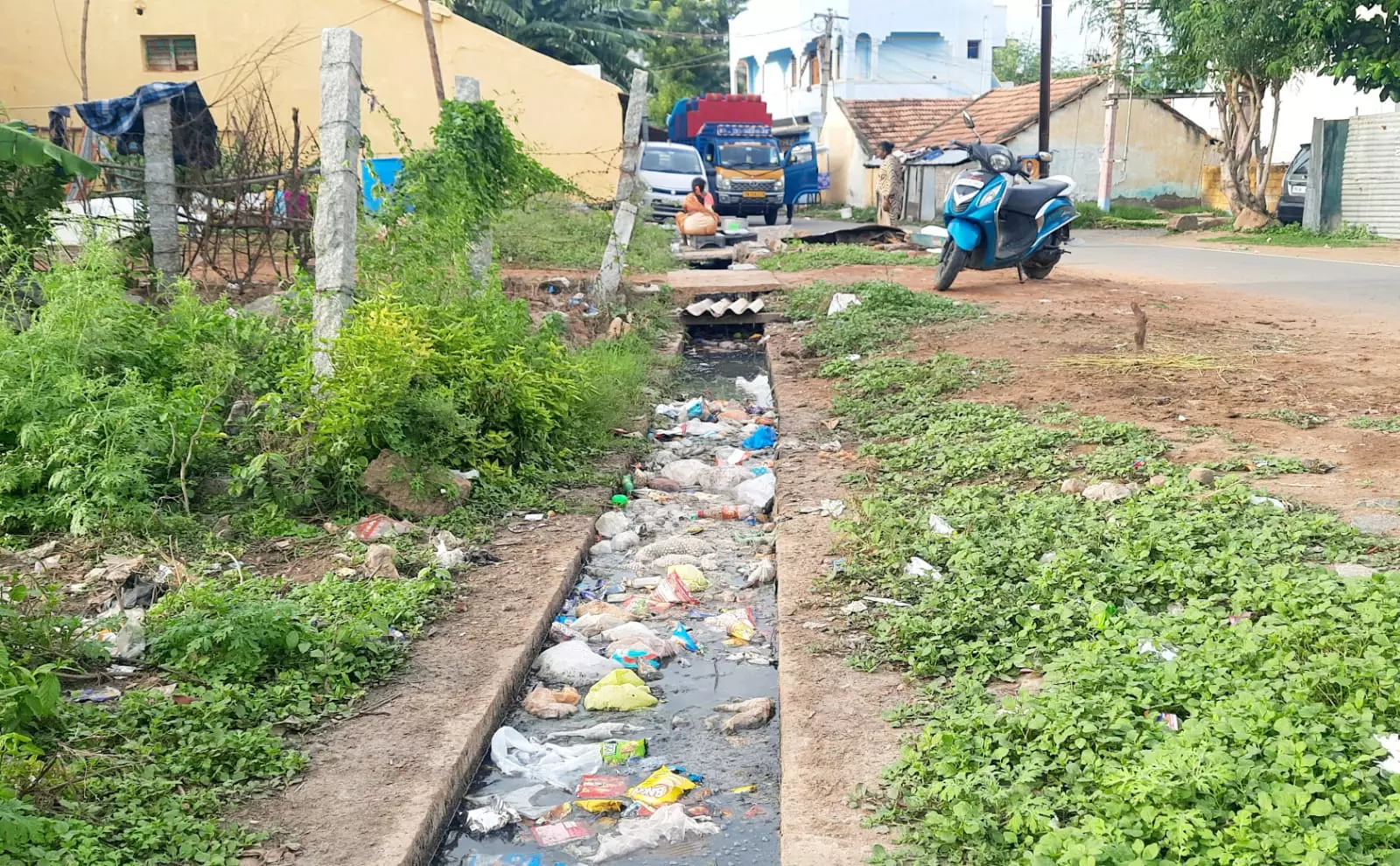 தேங்கி நிற்கும் கழீவுநீர்