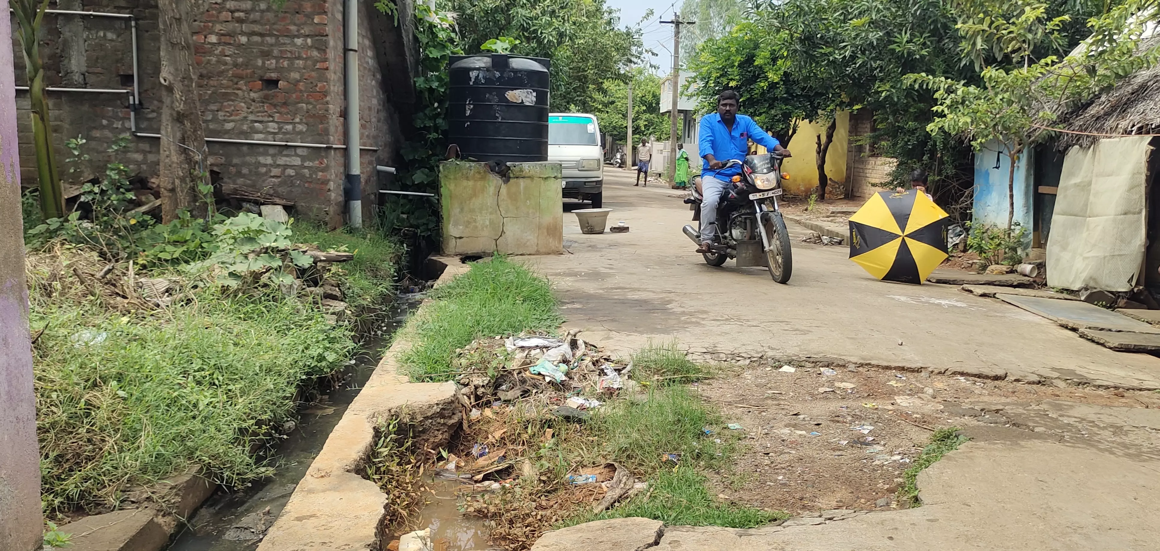 சிமெண்டு சாலை சீரமைக்கப்படுமா? சிமெண்டு சாலை சீரமைக்கப்படுமா?