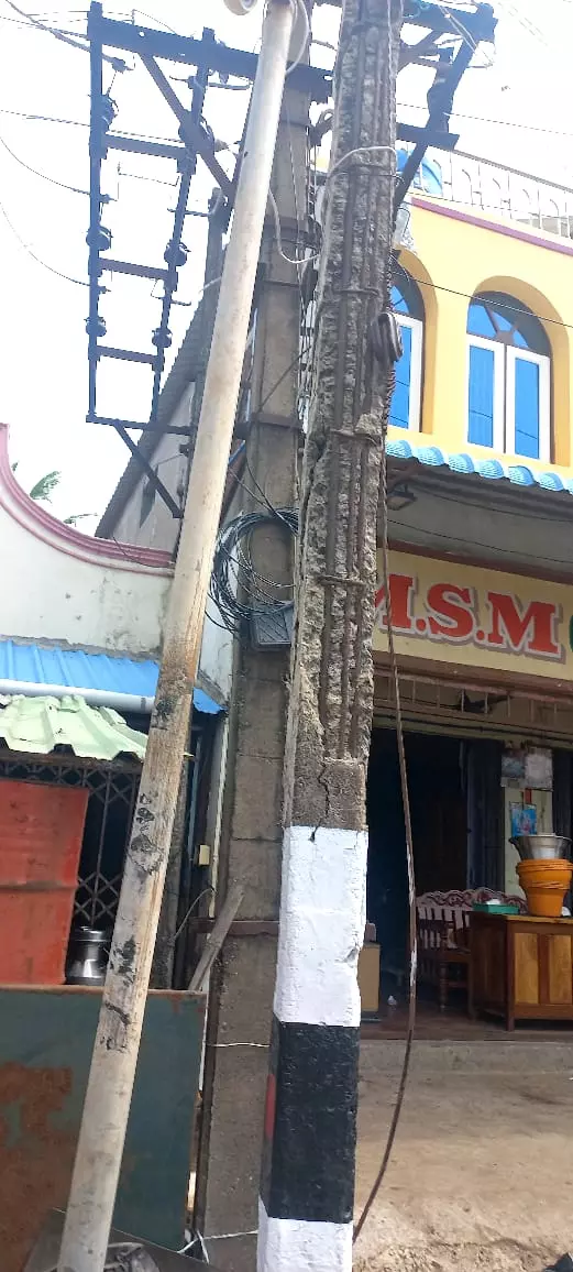 ஆபத்தான மின்கம்பம்