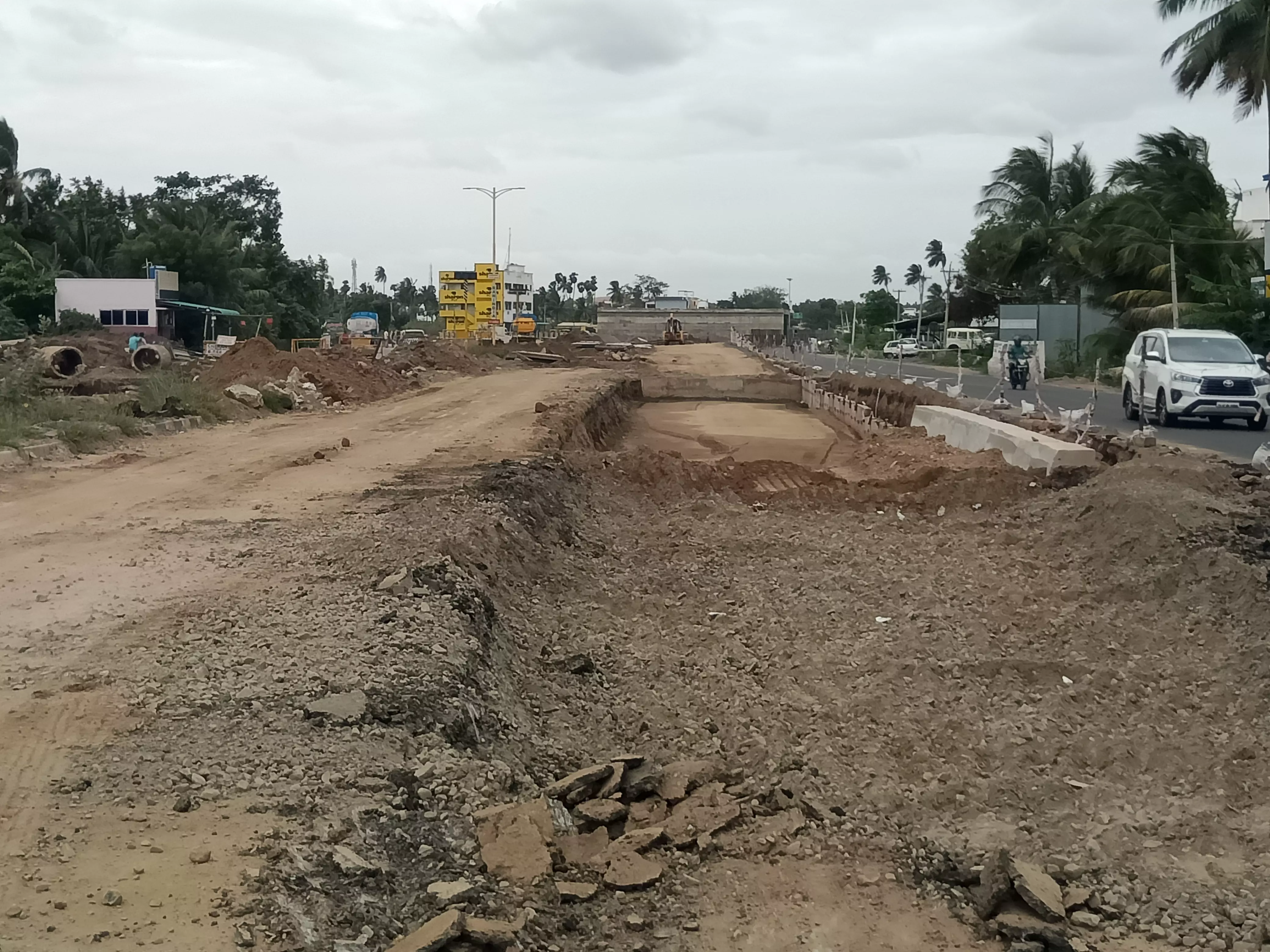 மேம்பால பணி விரைந்து முடிக்கப்படுமா?