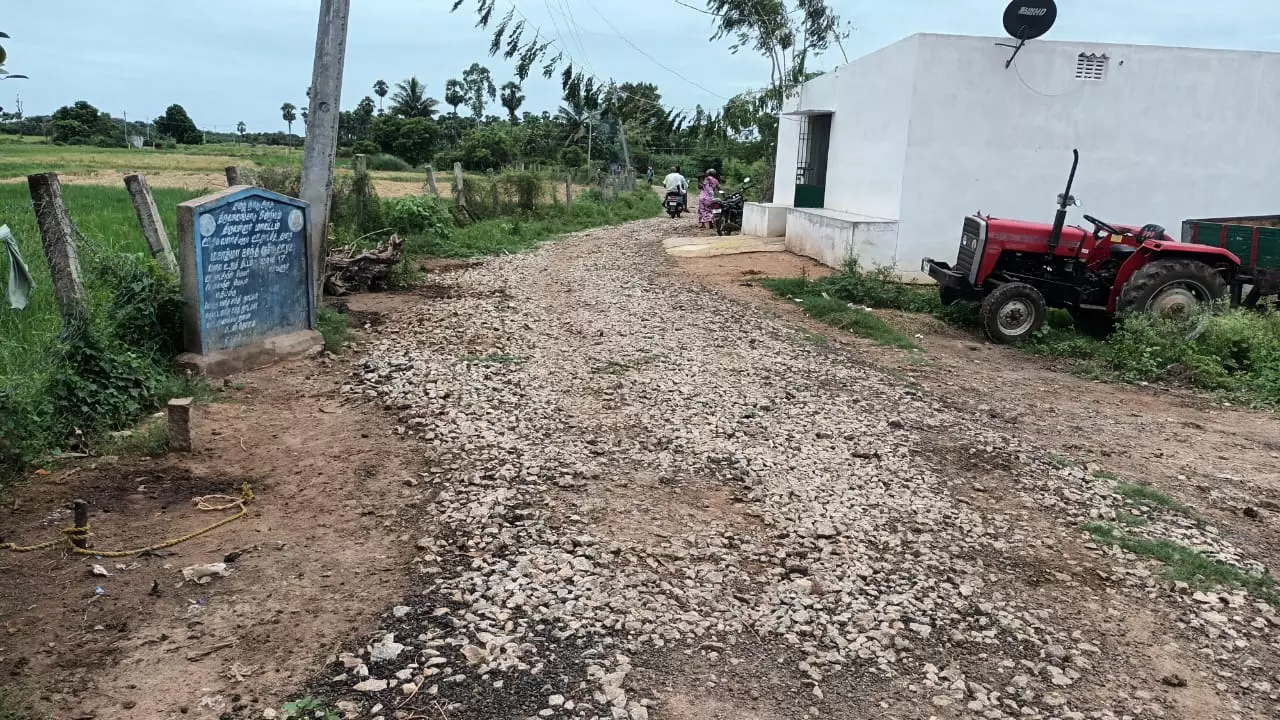 சாலை பணி எப்போது முழுமை அடையும் சாலை பணி எப்போது முழுமை அடையும்