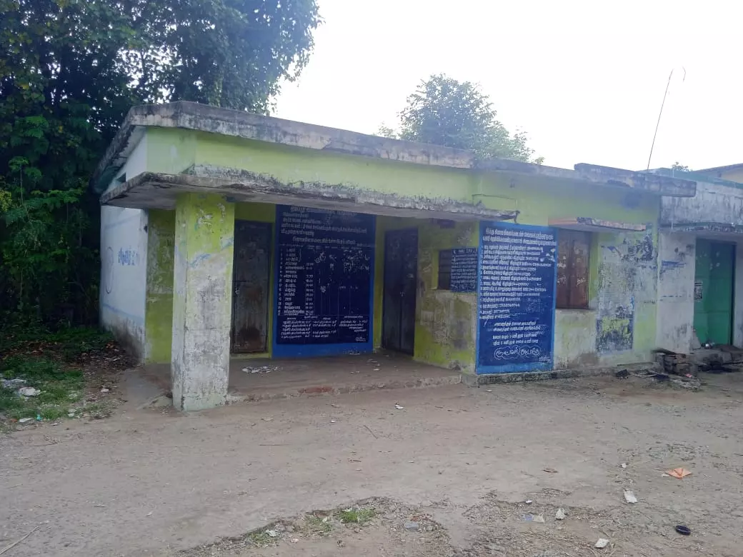 பழுதடைந்த ரேஷன் கடை கட்டிடம் பழுதடைந்த ரேஷன் கடை கட்டிடம்