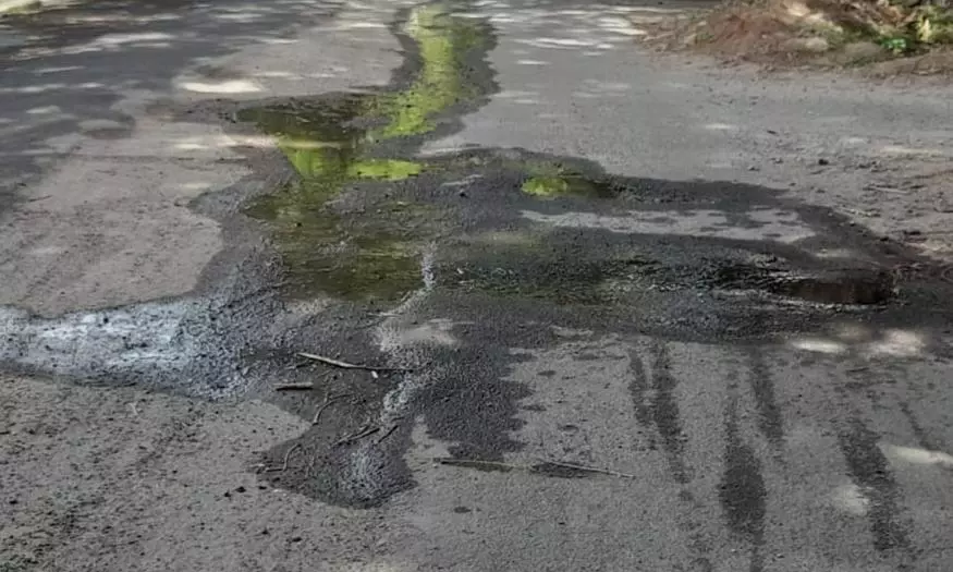 குழாய் உடைந்து வீணாகும் குடிநீர்