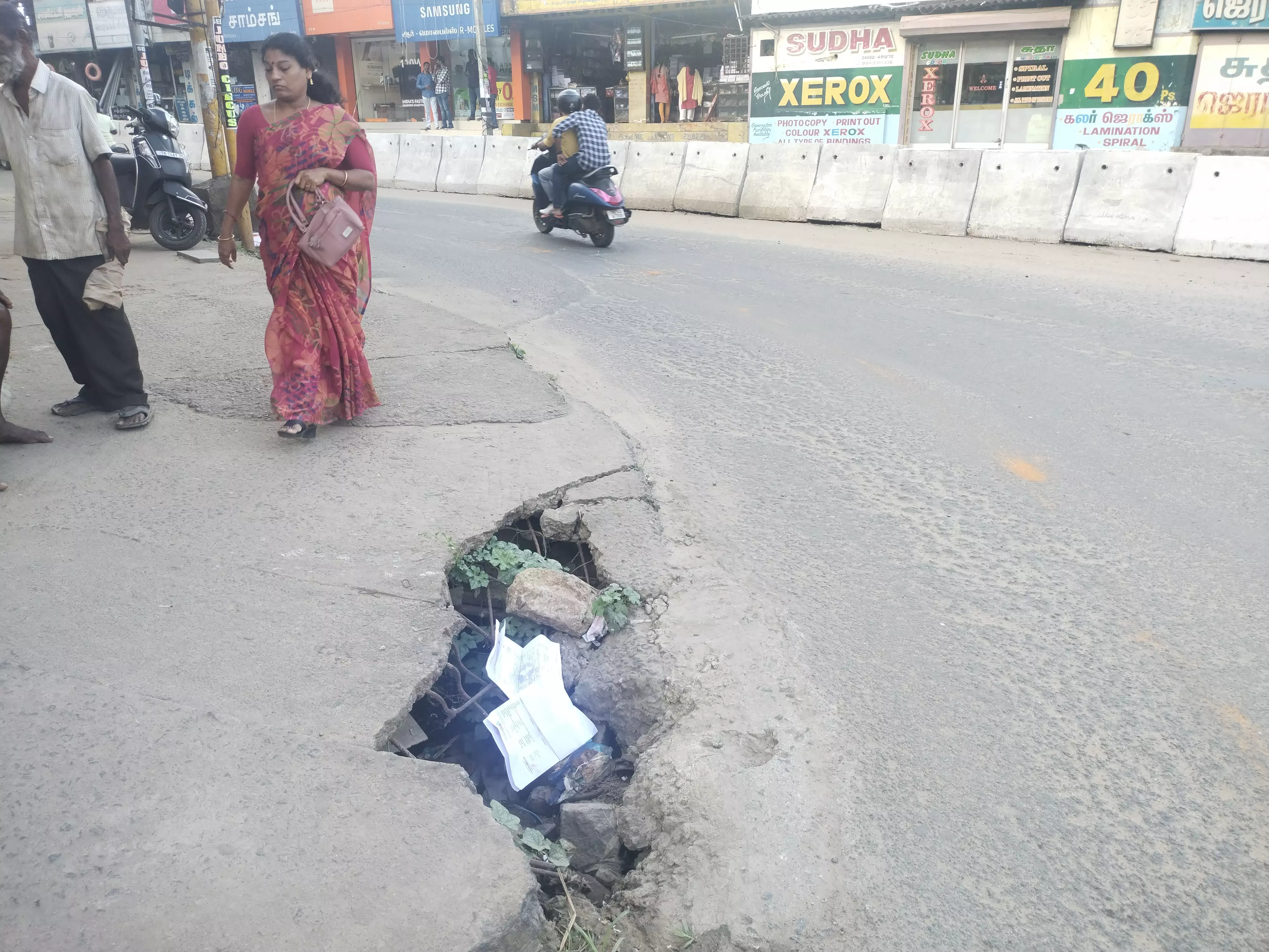 பள்ளம் சீரமைக்கப்படுமா? பள்ளம் சீரமைக்கப்படுமா?