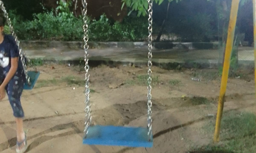 பழுதடைந்த ஊஞ்சலால் ஆபத்து பழுதடைந்த ஊஞ்சலால் ஆபத்து