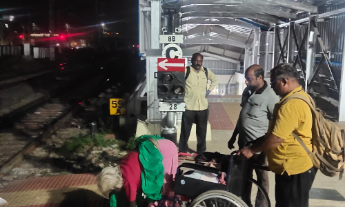 மாற்றுத்திறனாளிகள் அவதி மாற்றுத்திறனாளிகள் அவதி