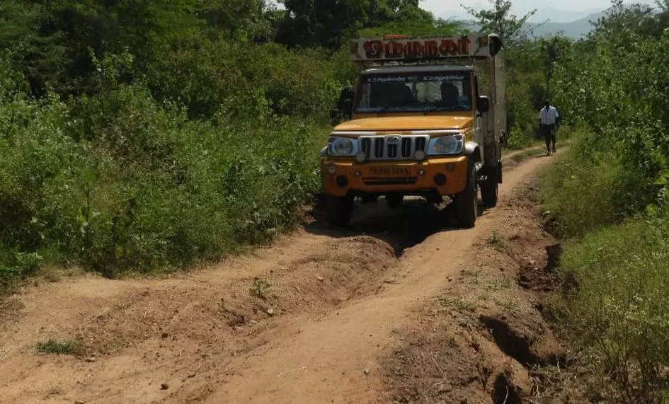 தார்சாலை வசதி தேவை தார்சாலை வசதி தேவை