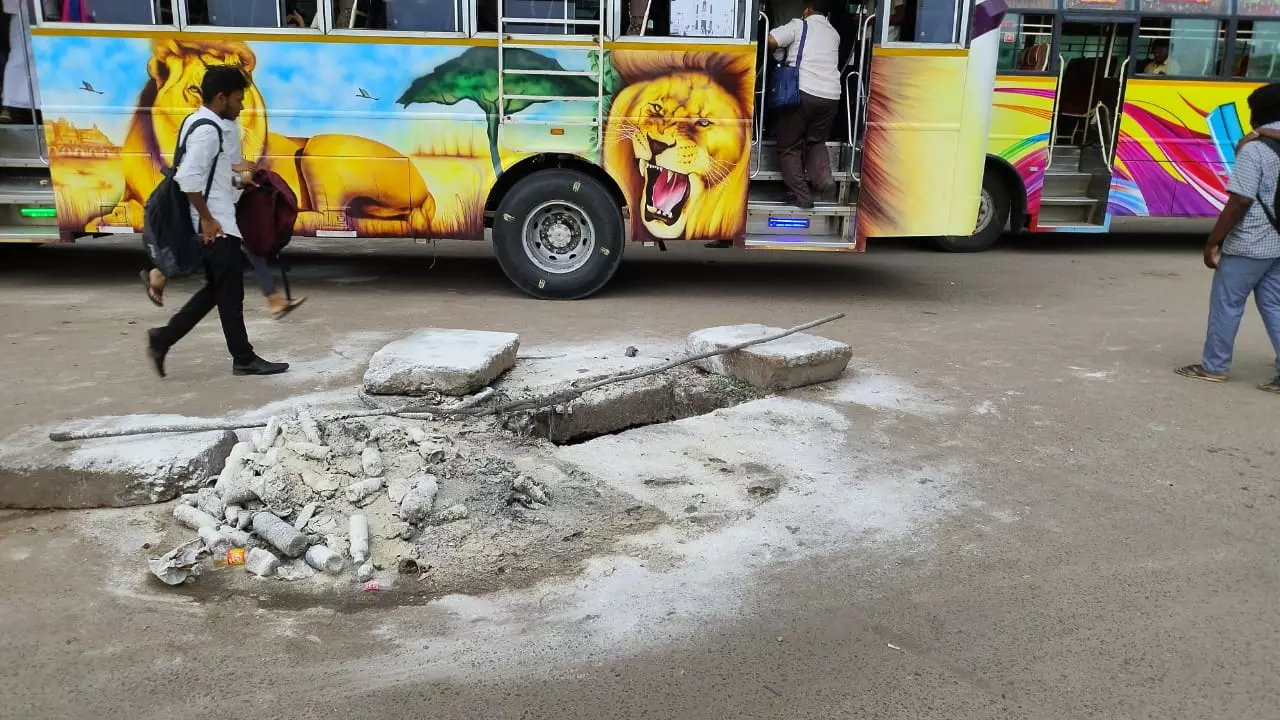 பள்ளம் மூடப்படுமா?