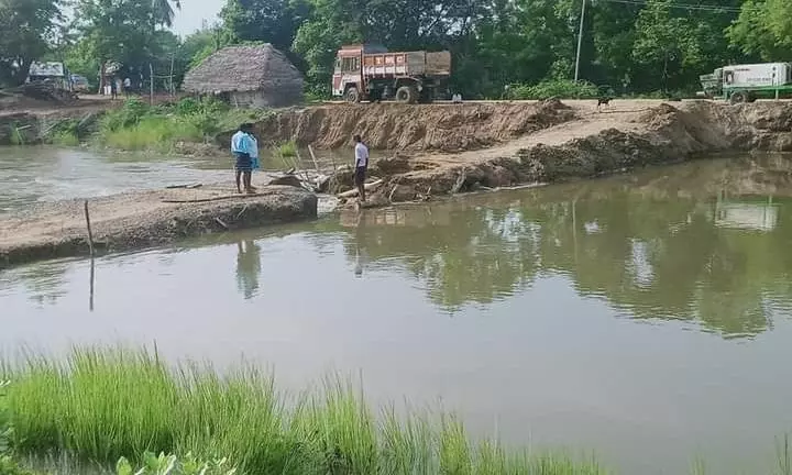 அடிக்கடி உடையும் தற்காலிக பாலம்