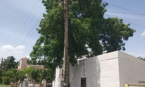 ஆபத்தான மின்கம்பம் ஆபத்தான மின்கம்பம்