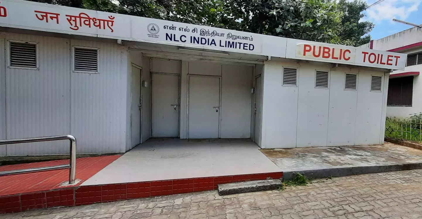 ரெயில் நிலையத்தில் கழிப்பிடம் திறக்க வேண்டும் ரெயில் நிலையத்தில் கழிப்பிடம் திறக்க வேண்டும்