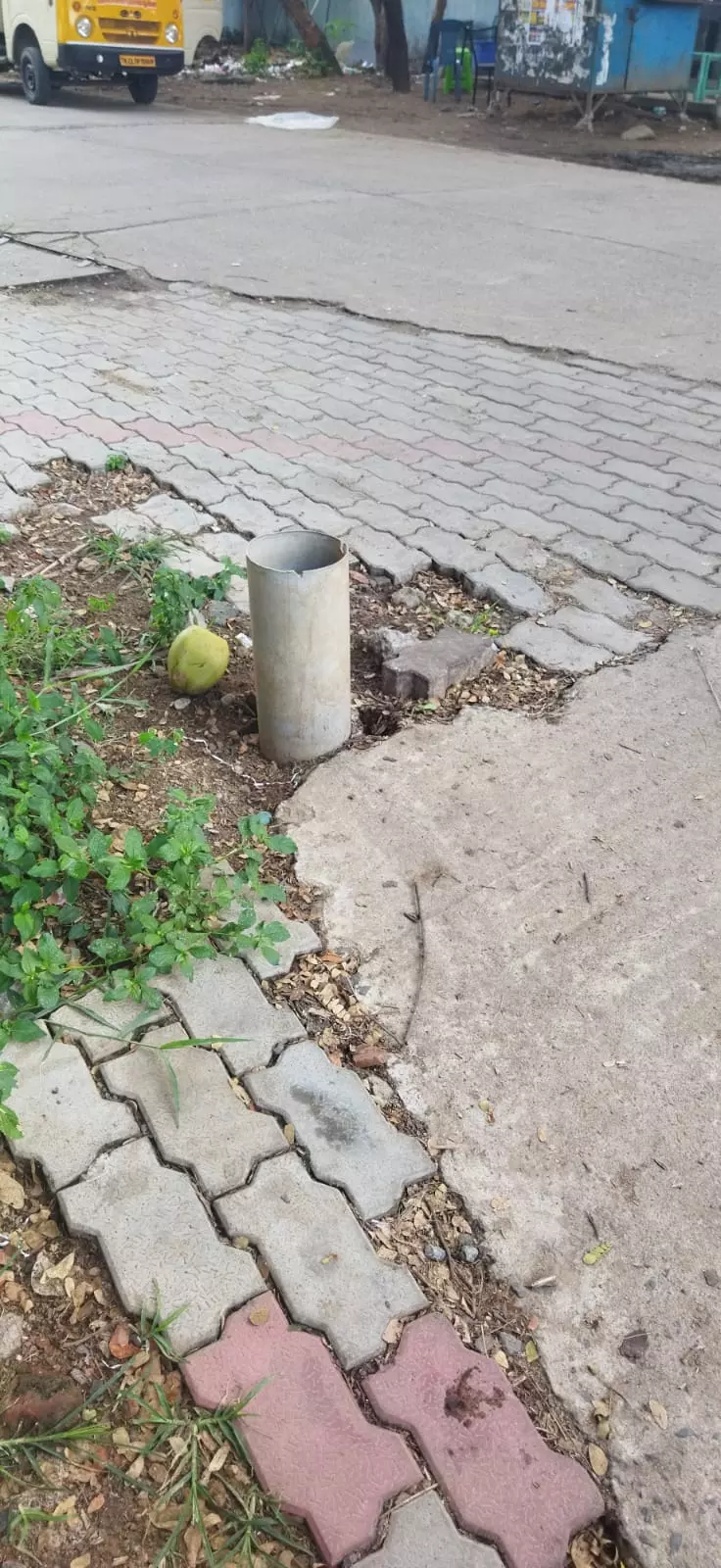 மூடப்படாத போர்வெல் குழாய் மூடப்படாத போர்வெல் குழாய்