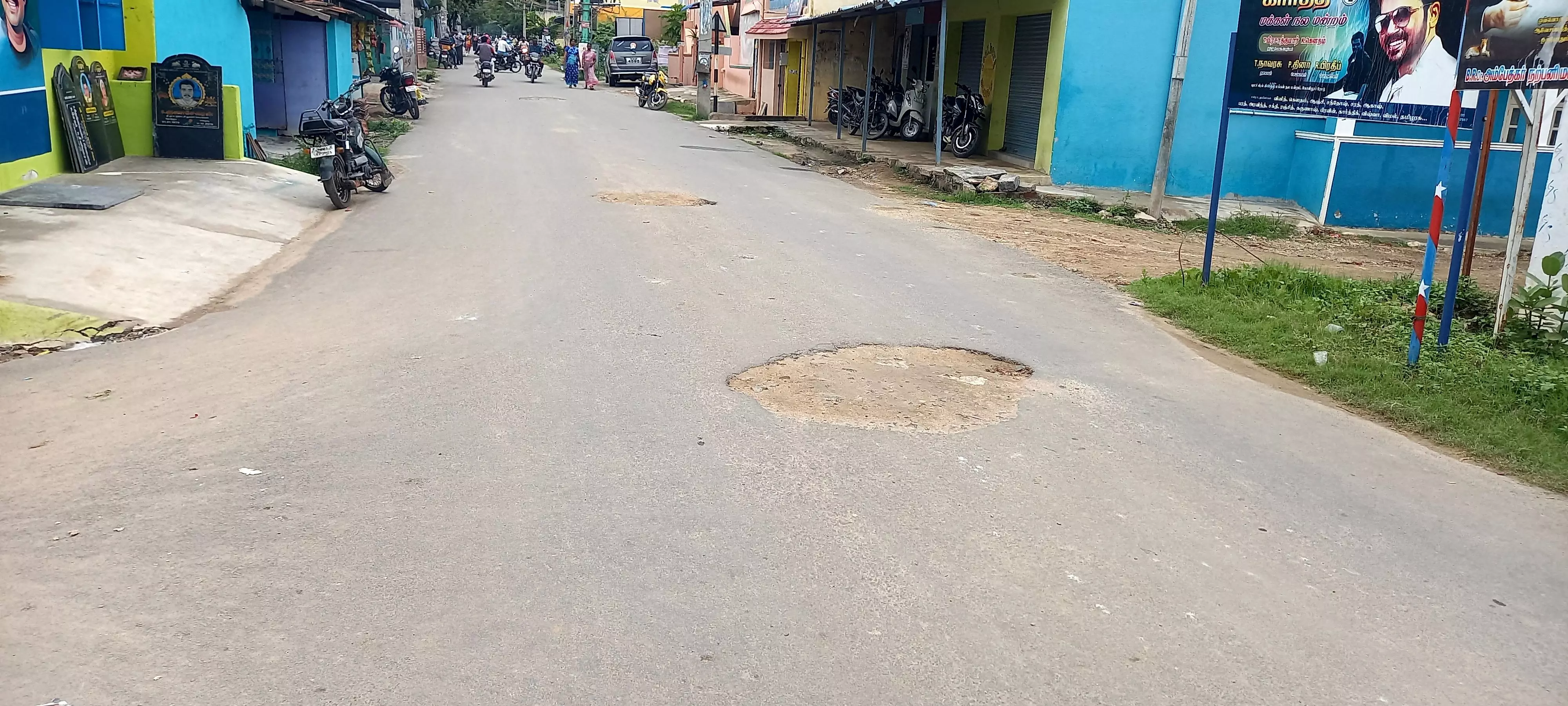 சாலை பள்ளத்தை சீரமைக்க வேண்டும்